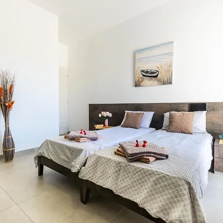 Spacious Brand New Hb Balcony 3 Bdr 2 Bth Bugibba Daire