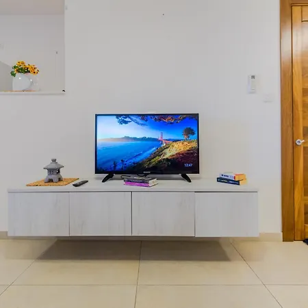 Spacious Brand New Hb Balcony 3 Bdr 2 Bth Bugibba