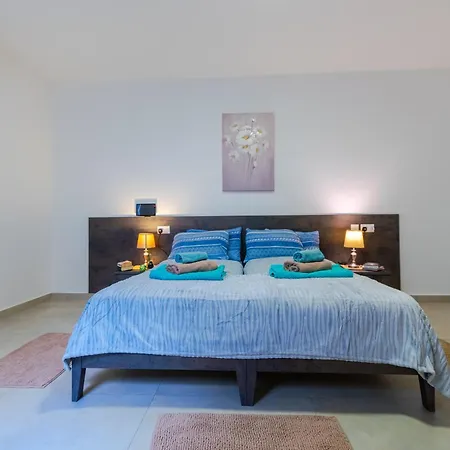 Spacious Brand New Hb Balcony 3 Bdr 2 Bth Bugibba Daire