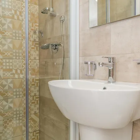Spacious Brand New Hb Balcony 3 Bdr 2 Bth Bugibba Daire *