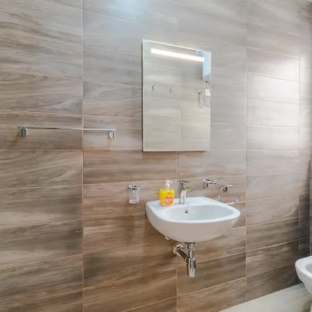 Apartment Spacious Brand New Hc Balcony 3 Bdr 2 Bth Bugibba *