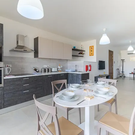 Spacious Brand New Hb Balcony 3 Bdr 2 Bth Bugibba Daire *
