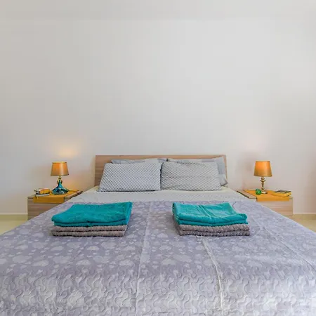 Spacious Brand New Hb Balcony 3 Bdr 2 Bth Bugibba St. Paul's Bay