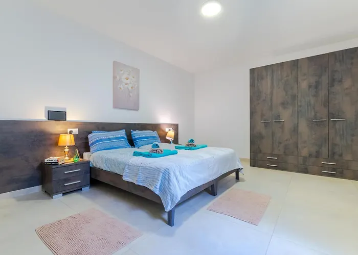 Apartment Spacious Brand New Hc Balcony 3 Bdr 2 Bth Bugibba *