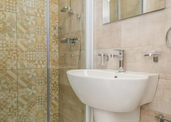 Spacious Brand New Hc Balcony 3 Bdr 2 Bth Bugibba Apartment *