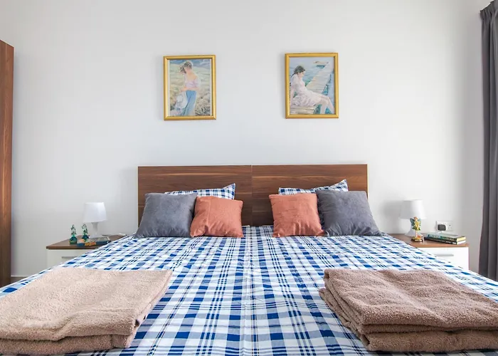 Spacious Brand New Hc Balcony 3 Bdr 2 Bth Bugibba Apartment *